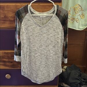 Women's Gray and Multicolor Raglan Sleeve Top